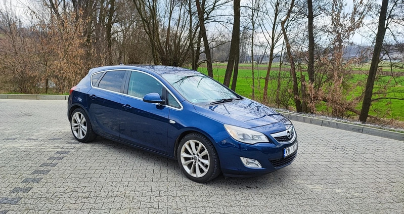 Opel Astra cena 21000 przebieg: 248365, rok produkcji 2009 z Miechów małe 211